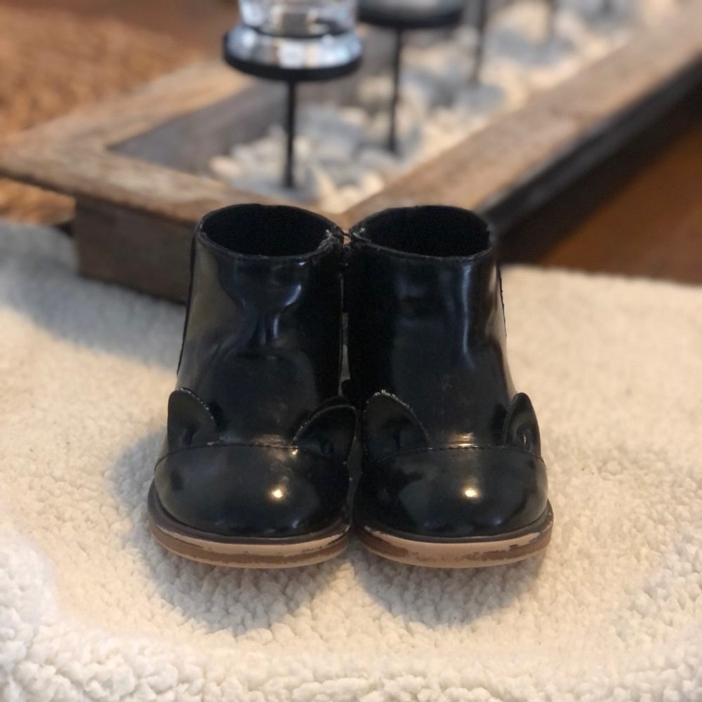 Zara patent leather infant booties, size 4.